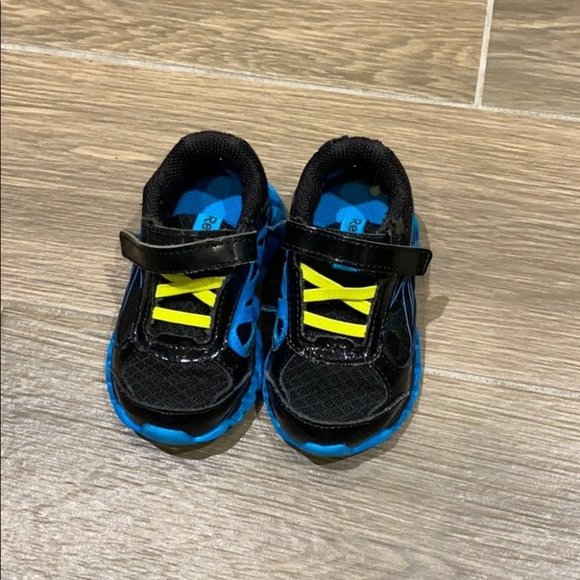 Reebok Baby Boy Black Mesh Lace up Velcro Running Sneaker Shoes Size 4 - Picture 1 of 4